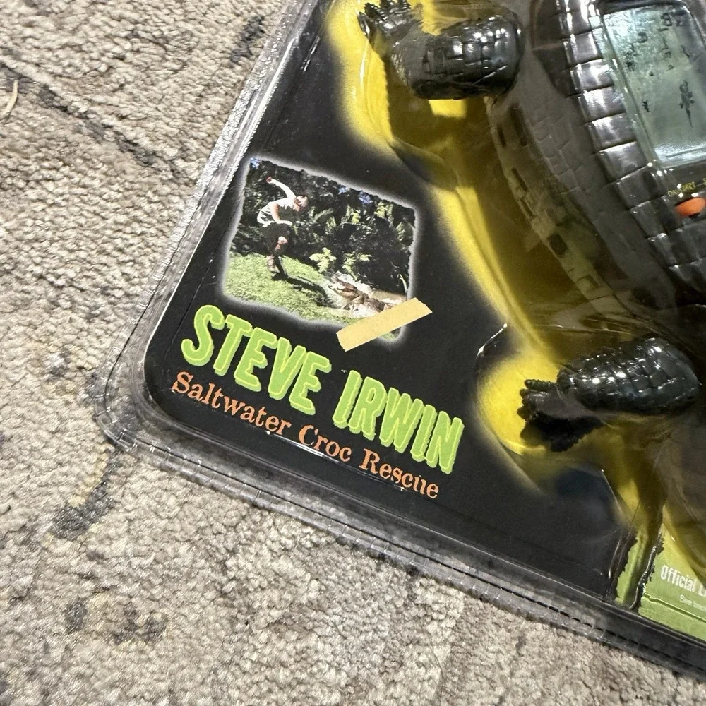 Vintage Steve Irwin Crocodile Hunter Handheld Game Croc Hunter Tiger Electronics